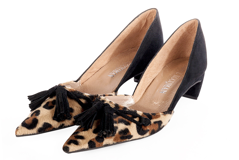 Safari black women's open arch dress pumps. Pointed toe. Low comma heels. Front view - Florence KOOIJMAN